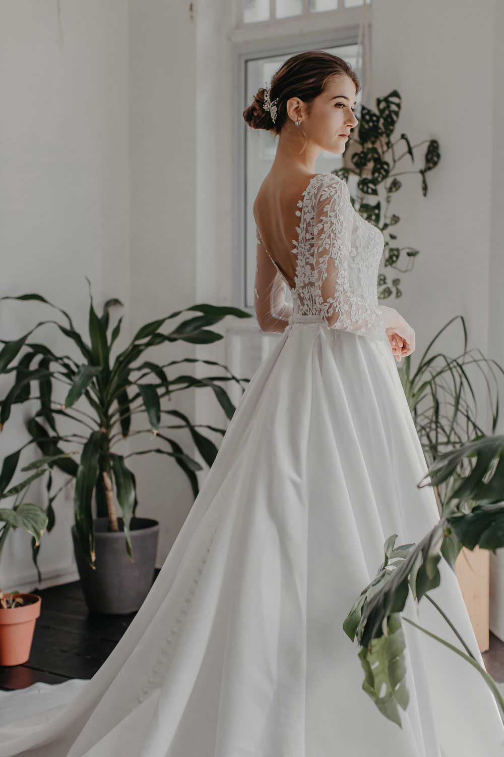 Odelia-wedding-dress-weddingdress-bridalgown-15-e1558005875443_